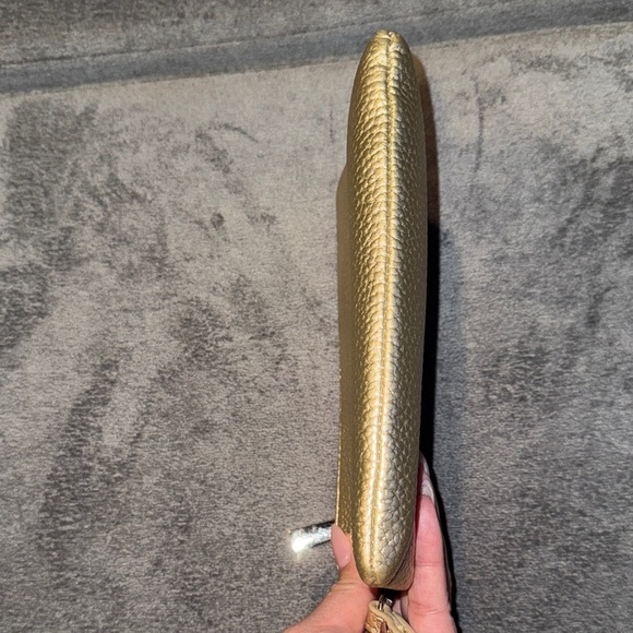 EXPRESS- Gold Textured Clutch Set - Picture 6 of 17